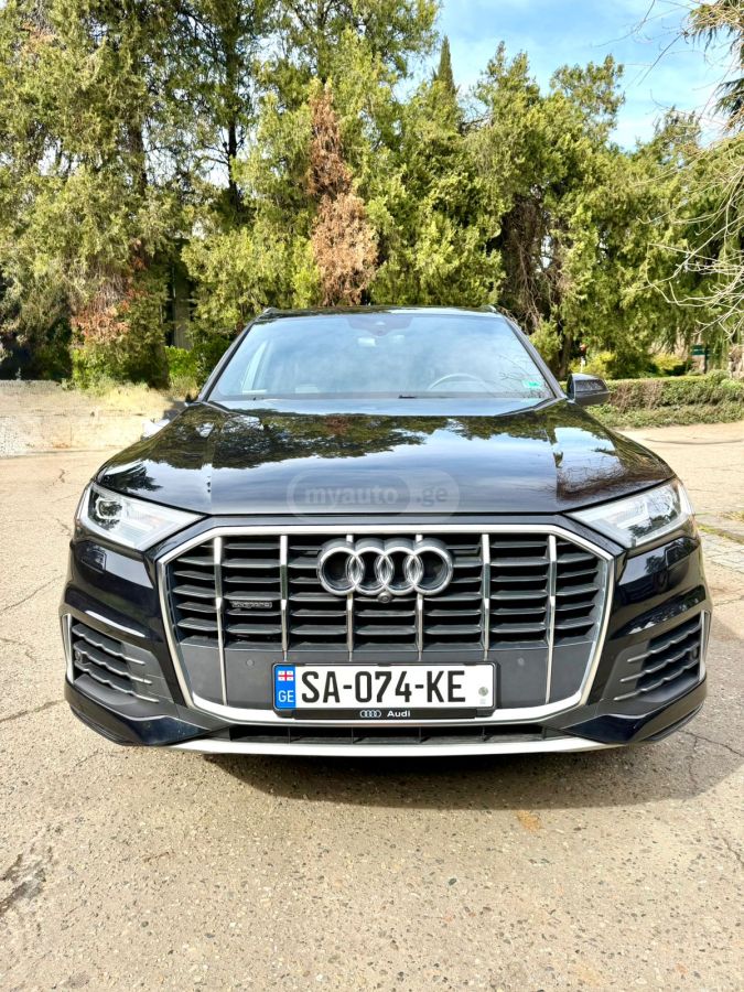 Audi Q7 - фото 1