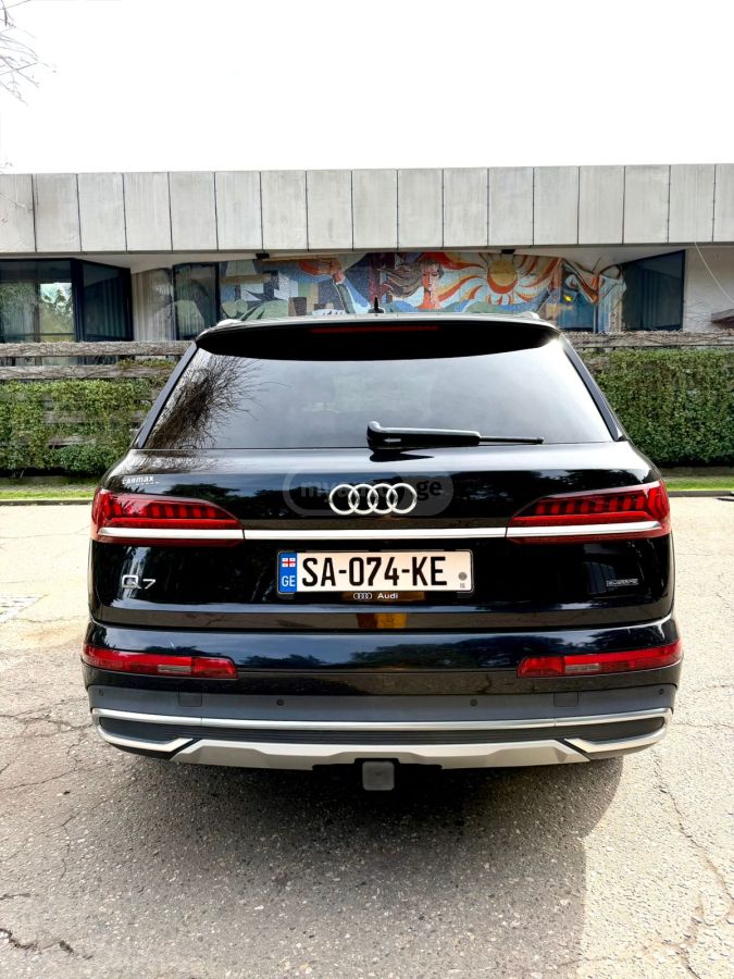 Audi Q7 - фото 5