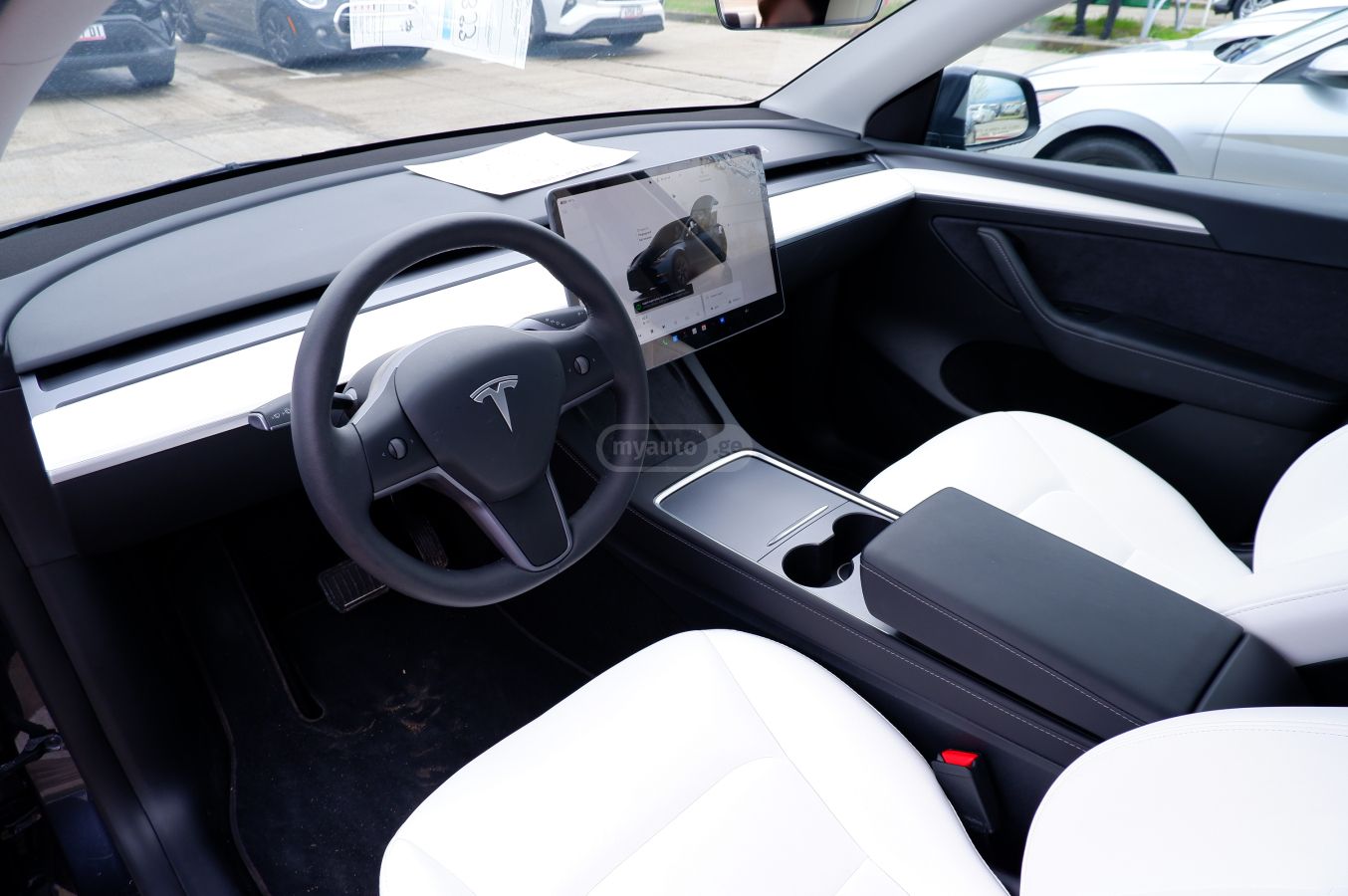 Tesla Model Y 2025 — миниатюра 14
