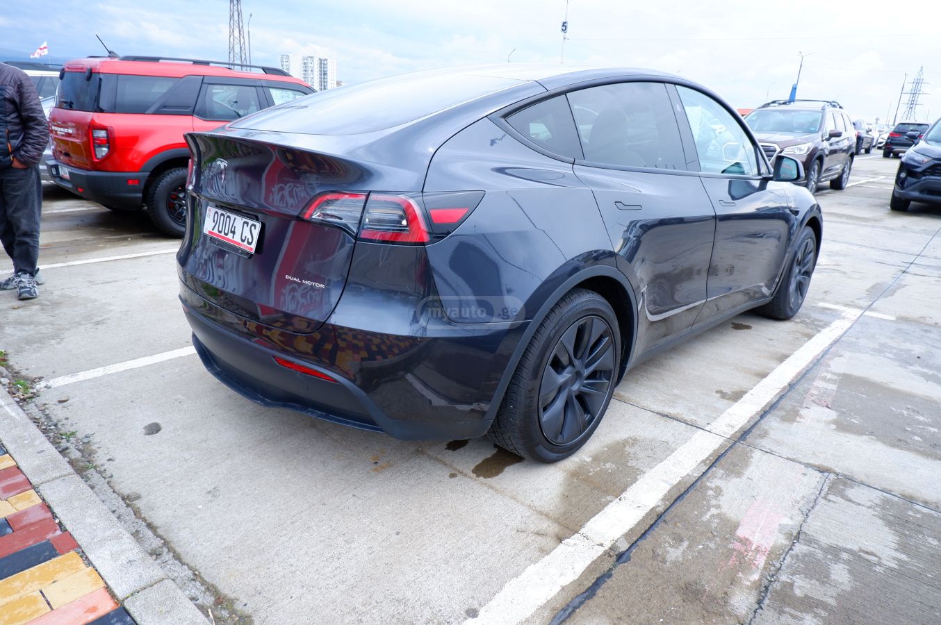 Tesla Model Y 2025 — миниатюра 5