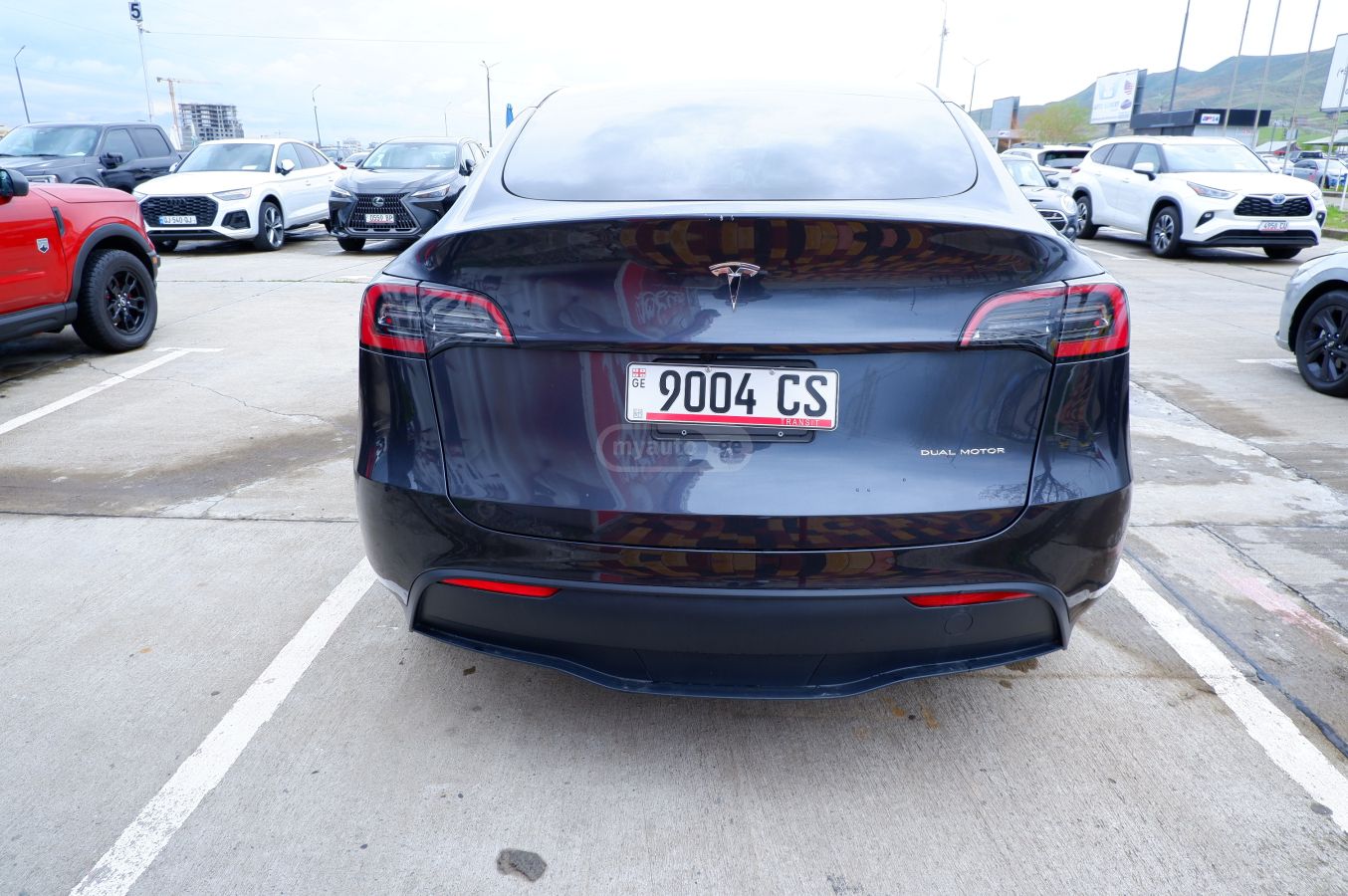 Tesla Model Y 2025 — миниатюра 6