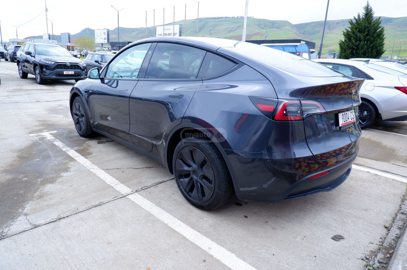 Tesla Model Y 2025 — миниатюра 8