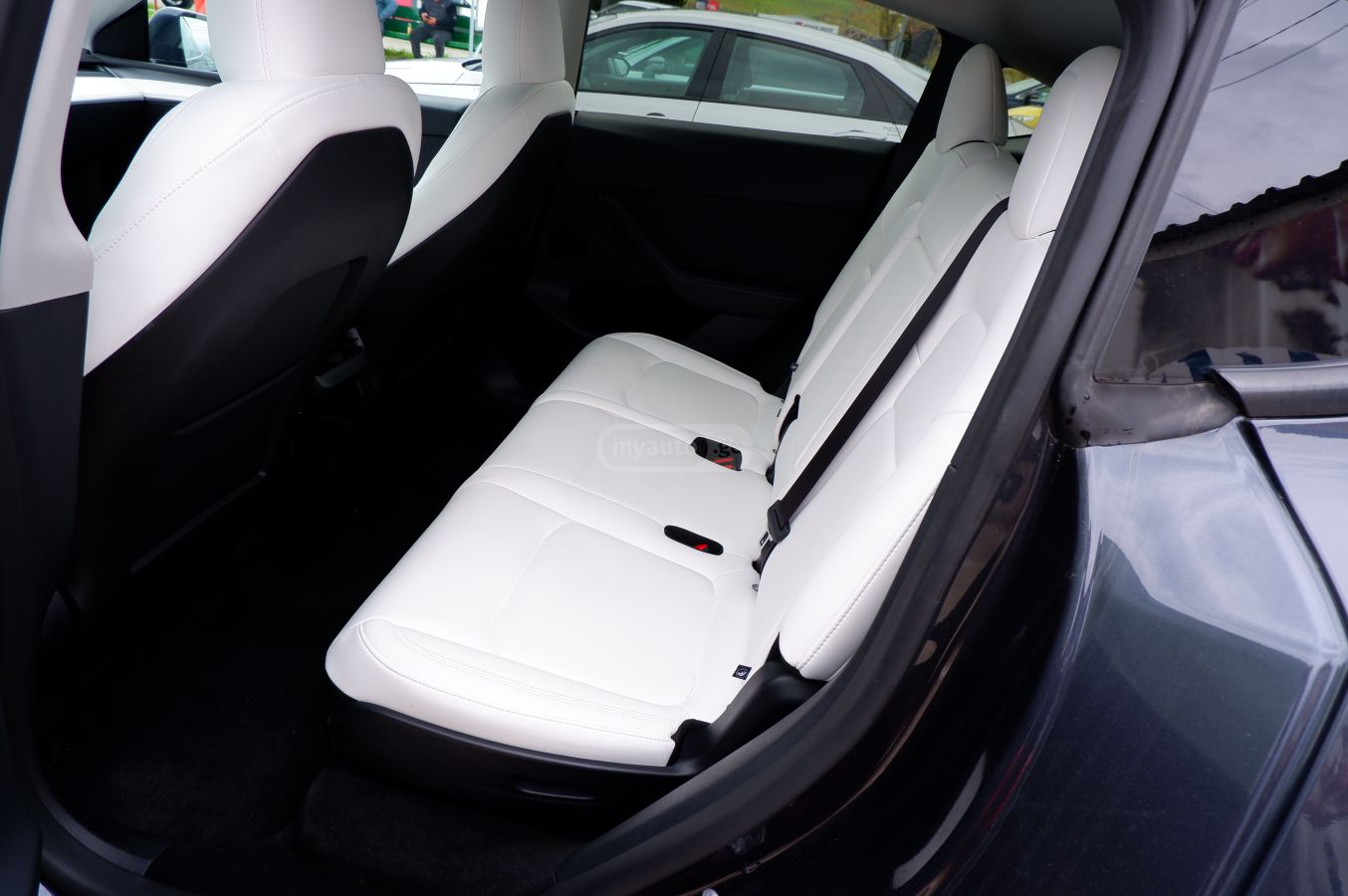 Tesla Model Y 2025 — миниатюра 9