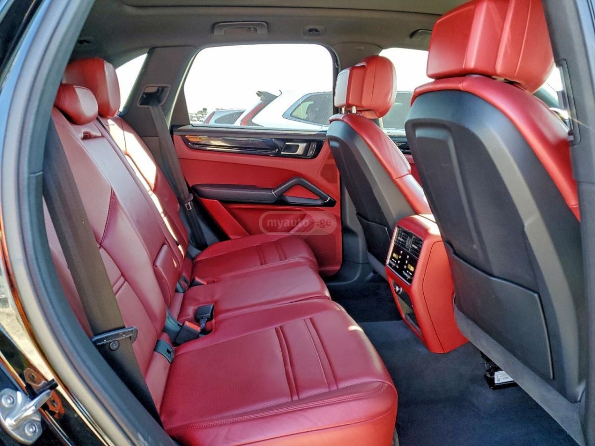 Porsche Cayenne 2022 — миниатюра 9