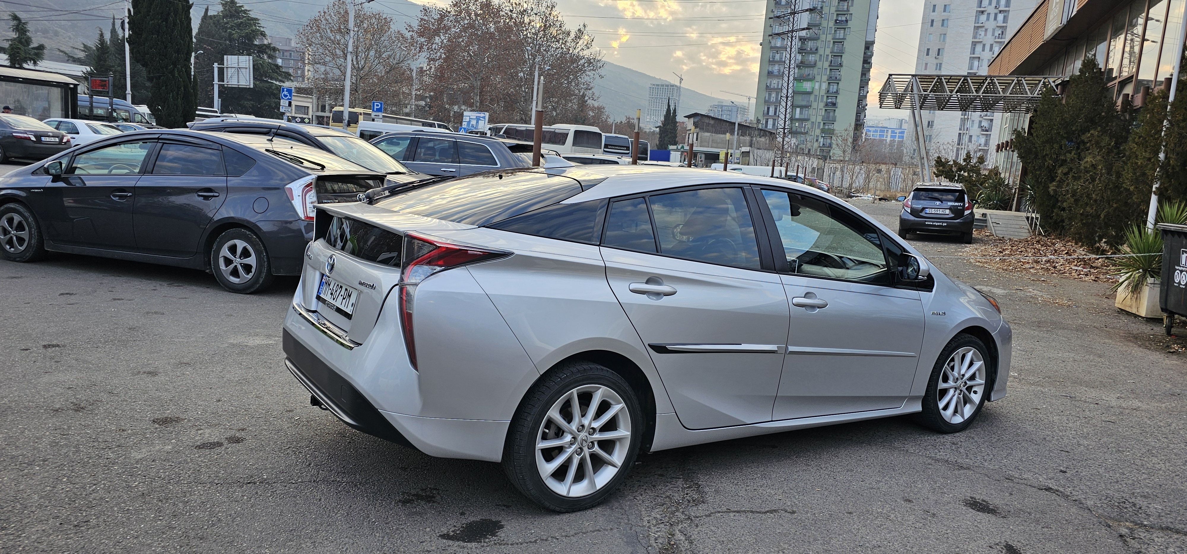 Toyota Prius - фото 1