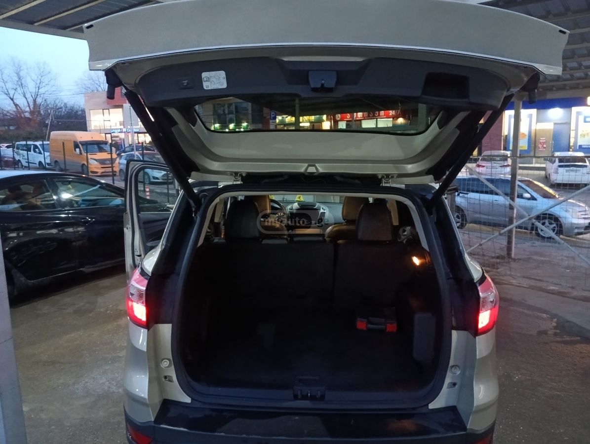 Ford Escape - фото 12