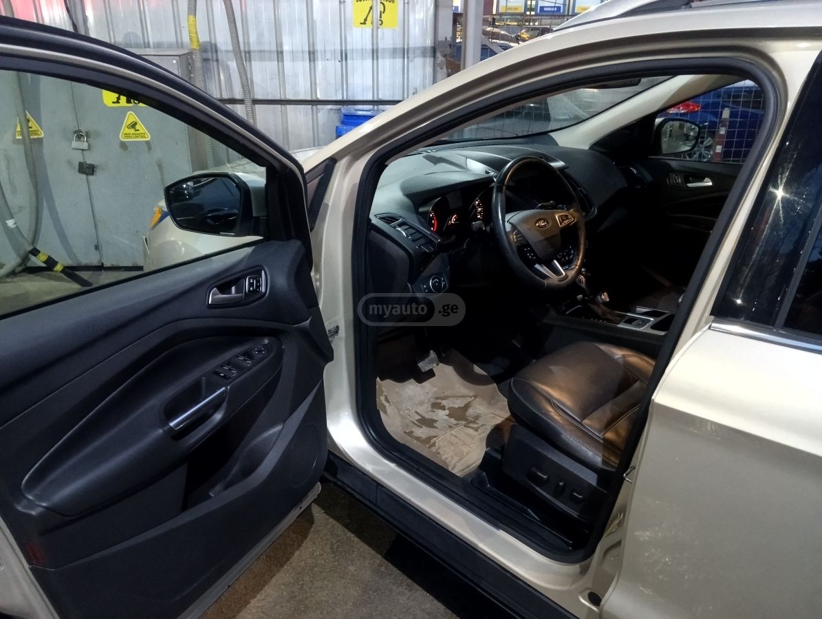 Ford Escape - фото 8