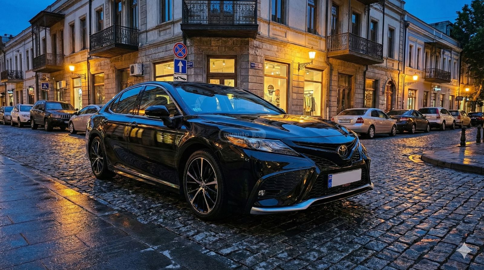 Toyota SE Nightshade 4dr All-Wheel Dr — миниатюра 1