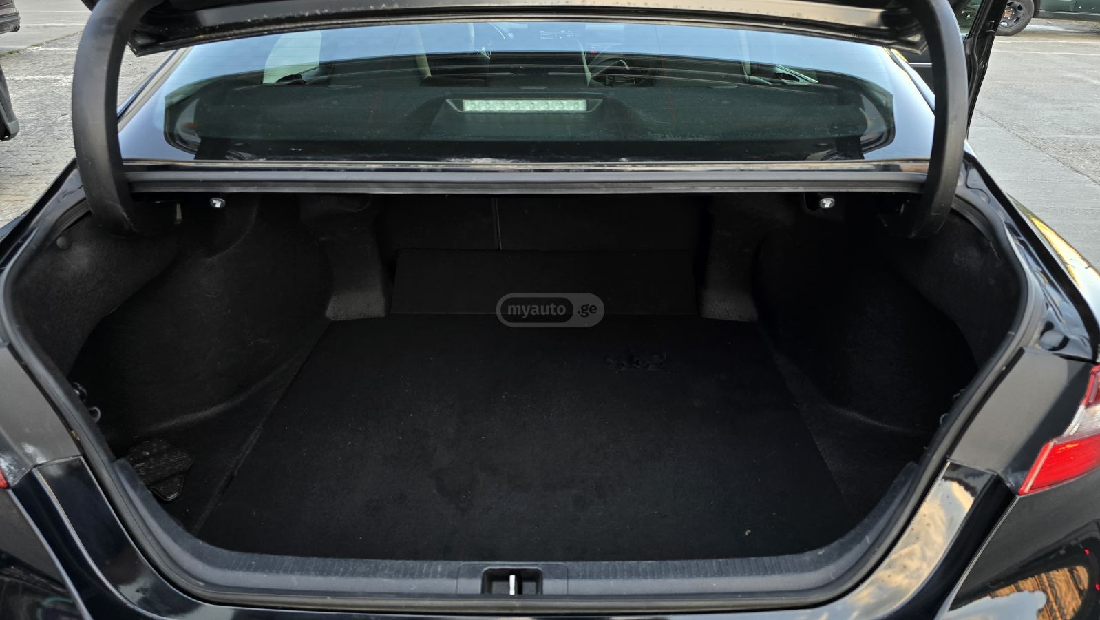 Toyota SE Nightshade 4dr All-Wheel Dr — миниатюра 13