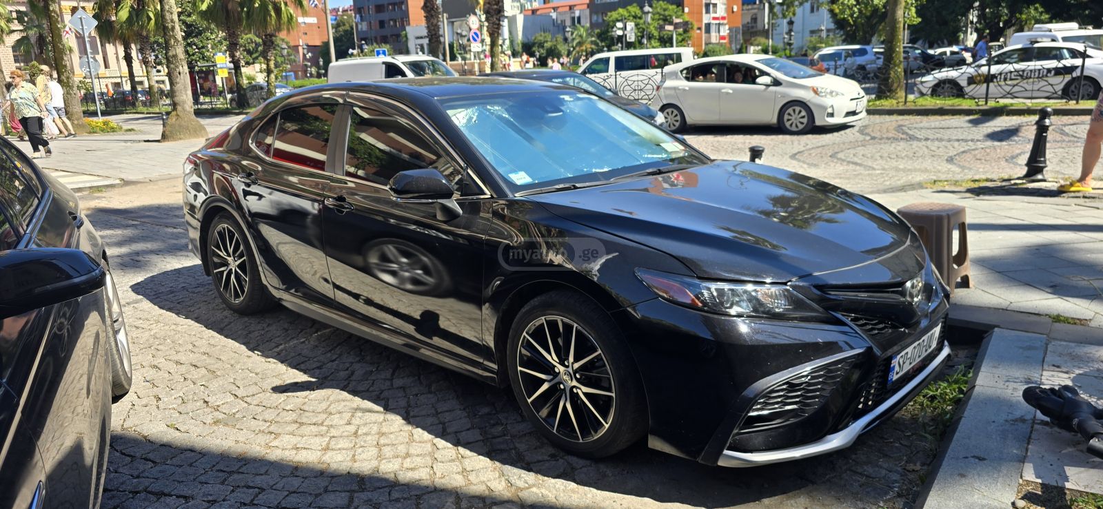 Toyota SE Nightshade 4dr All-Wheel Dr — миниатюра 3