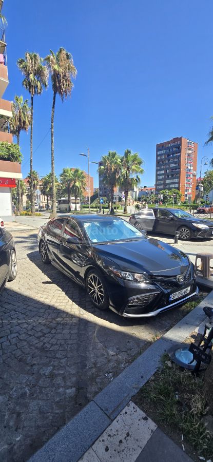 Toyota SE Nightshade 4dr All-Wheel Dr — миниатюра 4