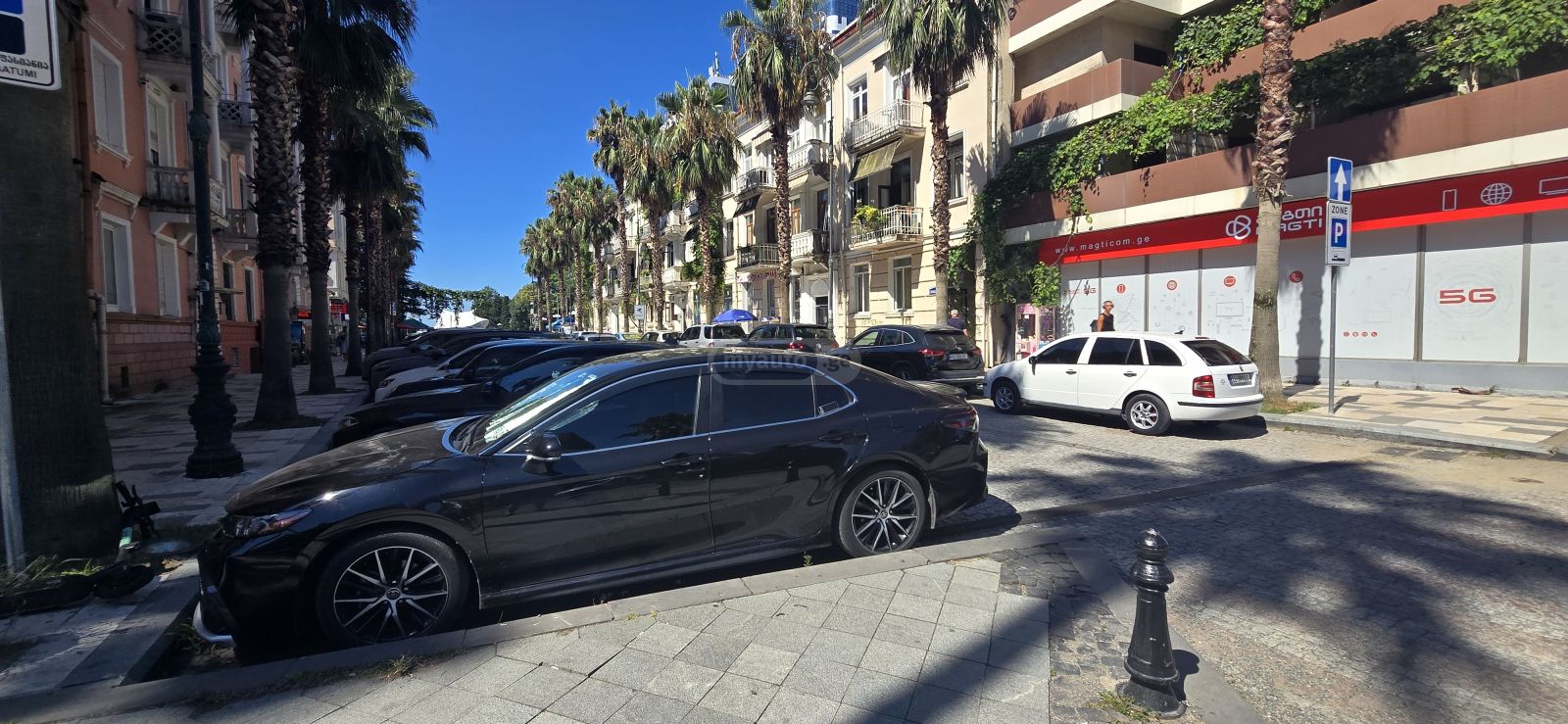 Toyota SE Nightshade 4dr All-Wheel Dr — миниатюра 7