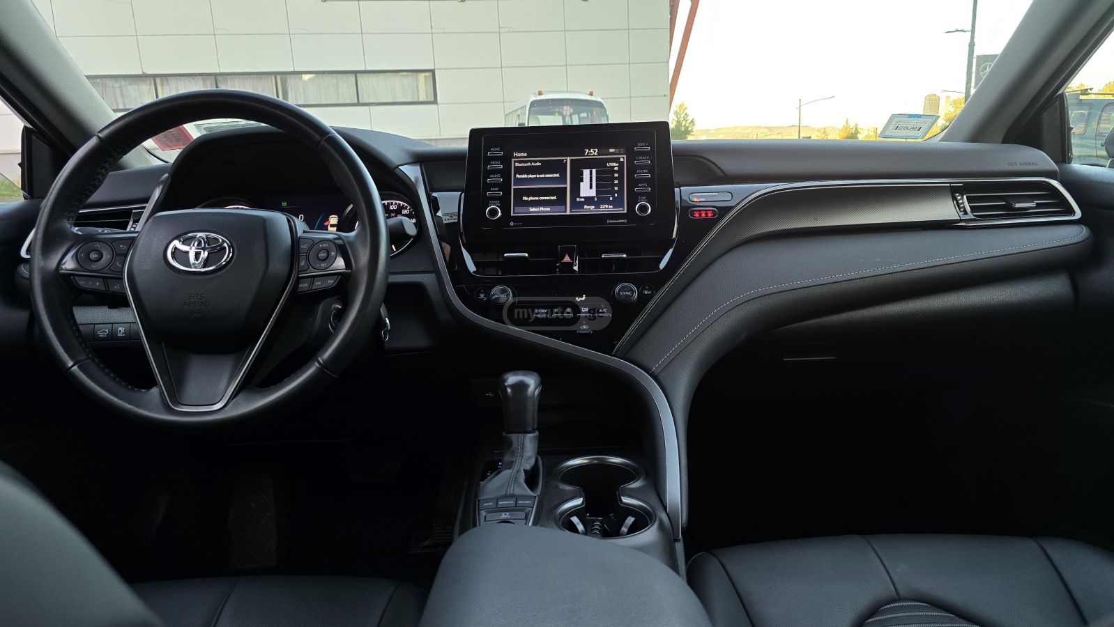 Toyota SE Nightshade 4dr All-Wheel Dr — миниатюра 9