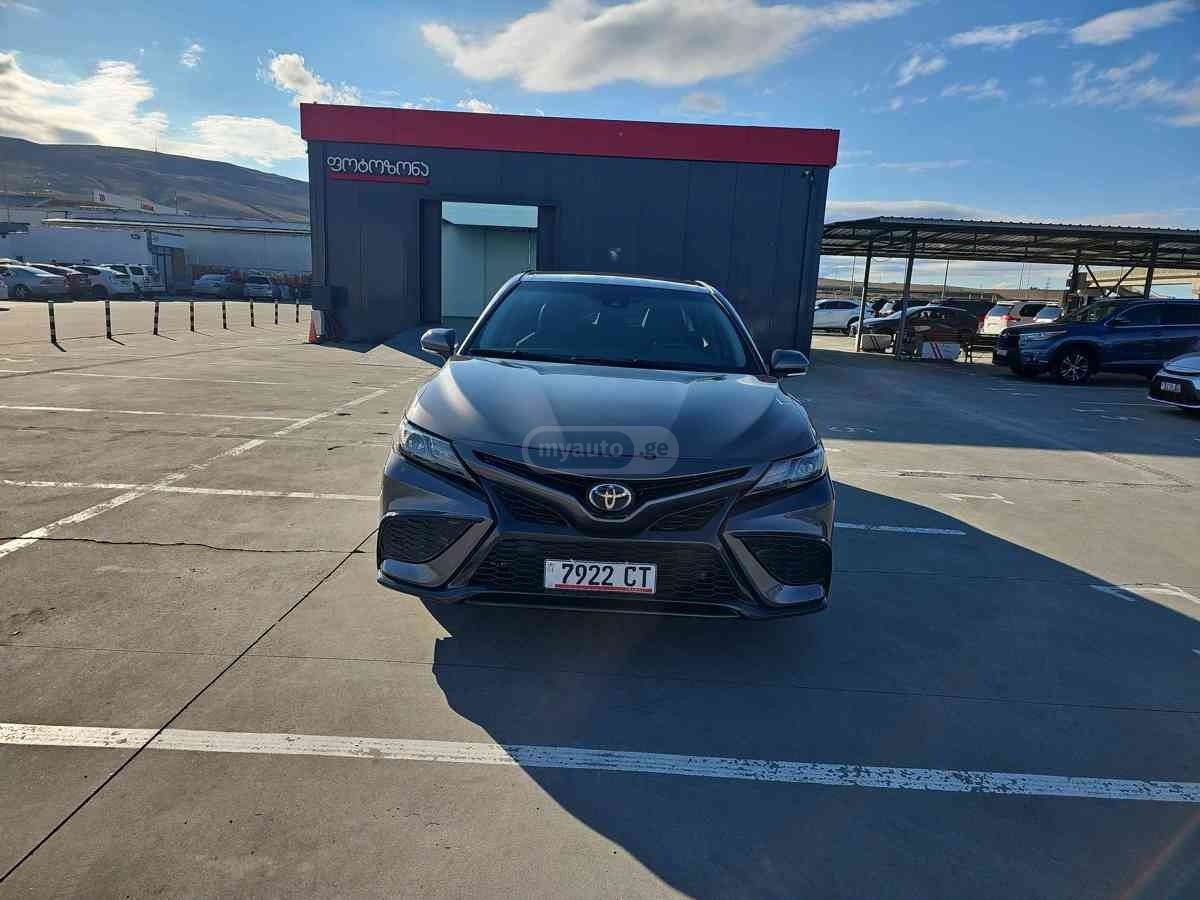 Toyota SE Nightshade 4dr Front-Wheel — миниатюра 1