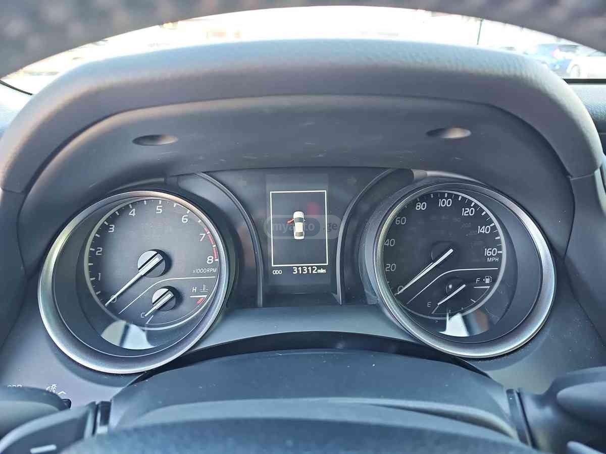 Toyota SE Nightshade 4dr Front-Wheel — миниатюра 10