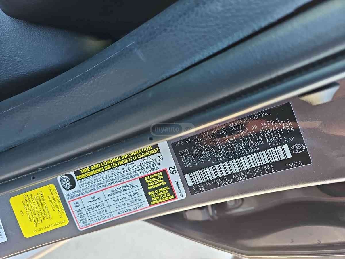 Toyota SE Nightshade 4dr Front-Wheel — миниатюра 13