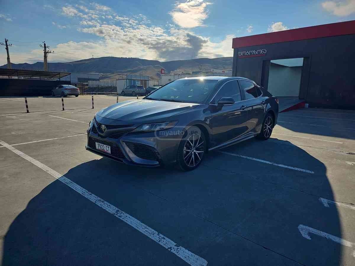 Toyota SE Nightshade 4dr Front-Wheel — миниатюра 2