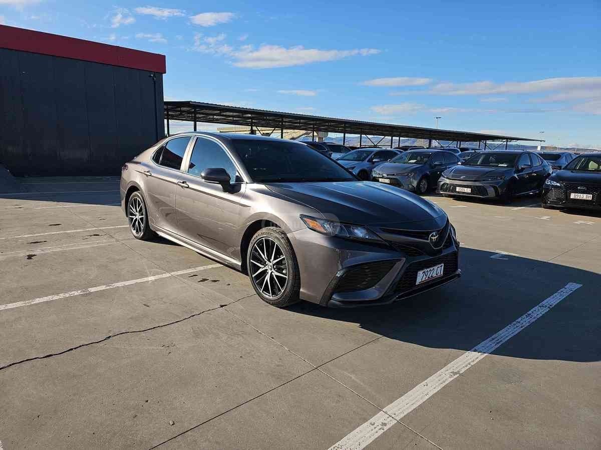 Toyota SE Nightshade 4dr Front-Wheel — миниатюра 3