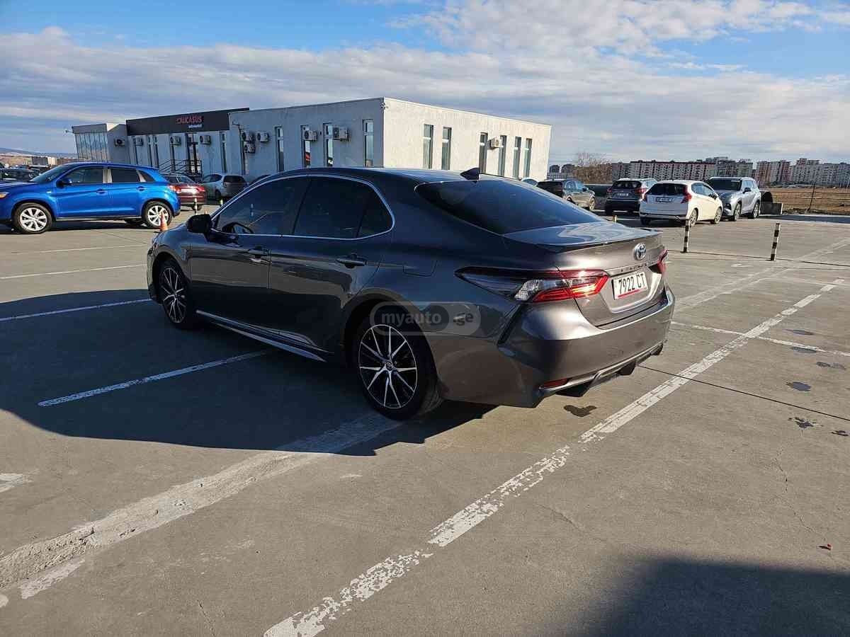 Toyota SE Nightshade 4dr Front-Wheel — миниатюра 5