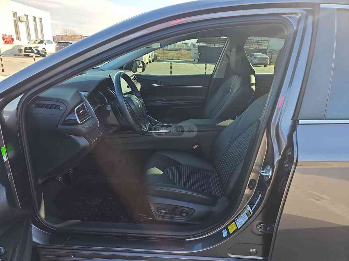 Toyota SE Nightshade 4dr Front-Wheel — миниатюра 7