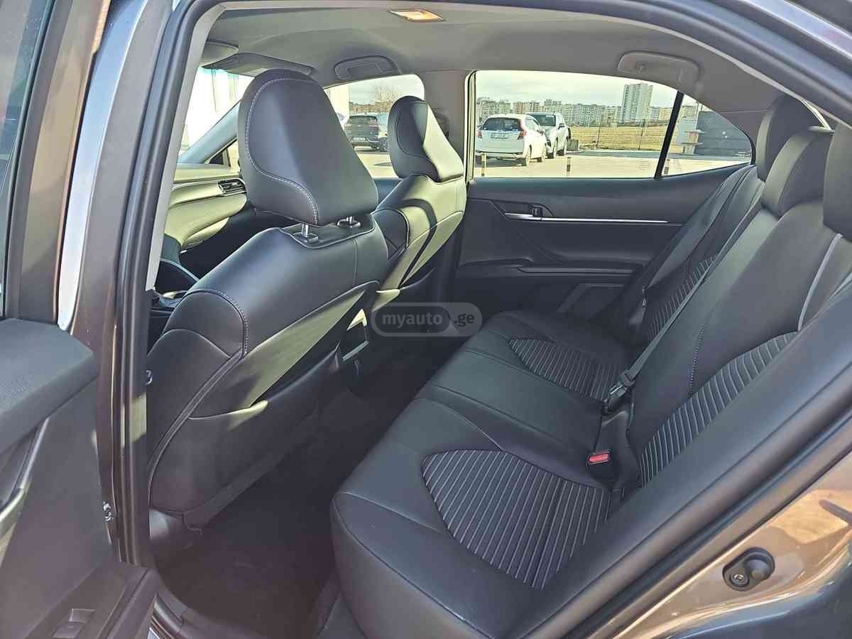 Toyota SE Nightshade 4dr Front-Wheel — миниатюра 8