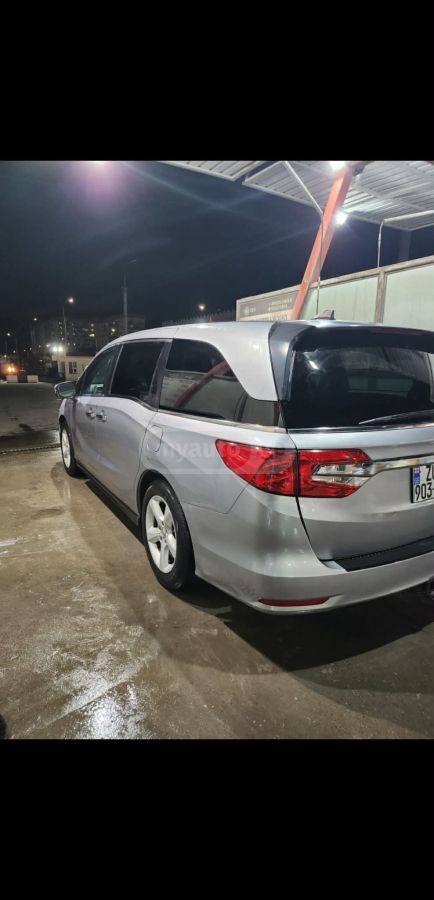 Honda Odyssey - фото 1