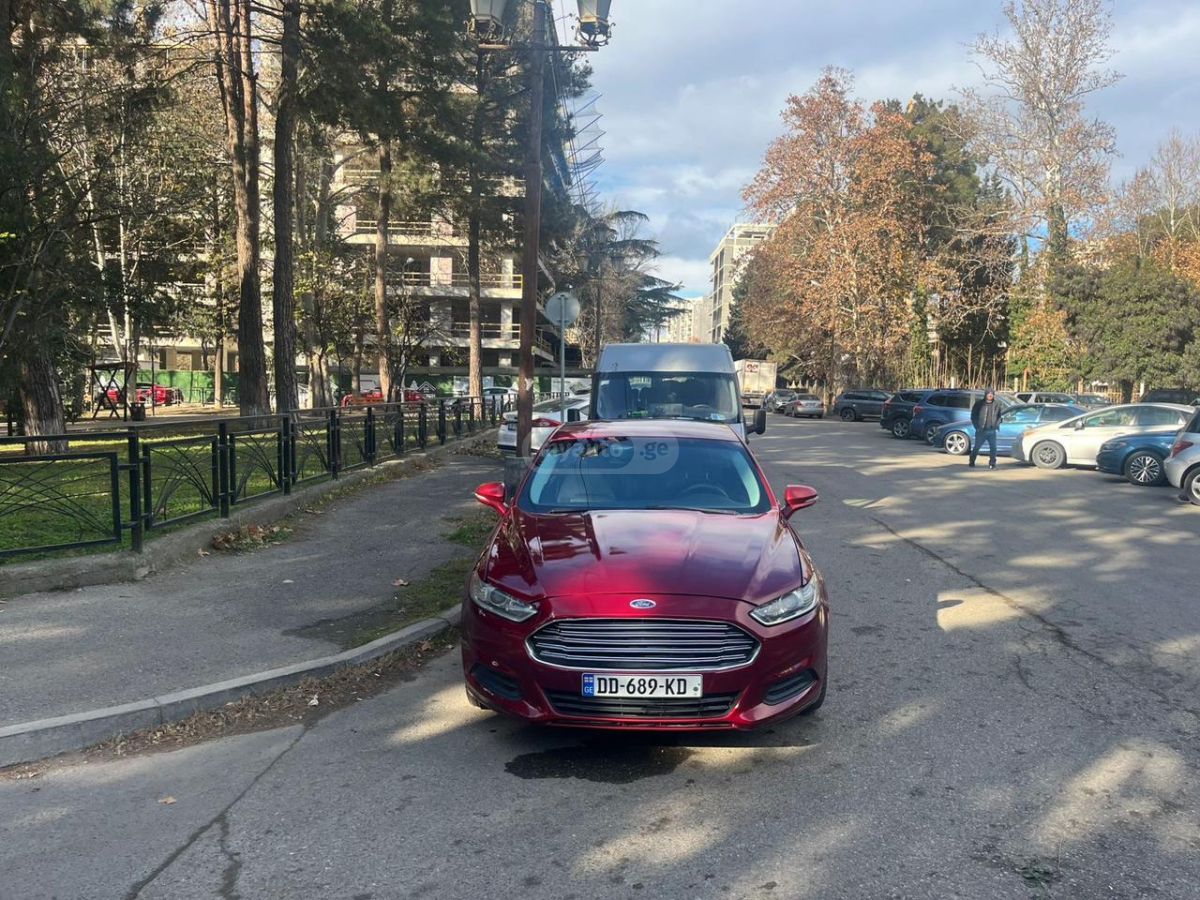 Ford Fusion - фото 1