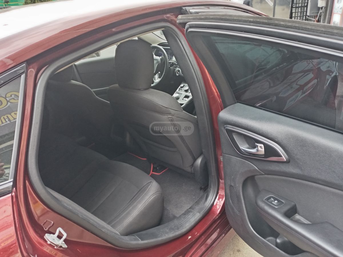 Chrysler 200 - фото 11