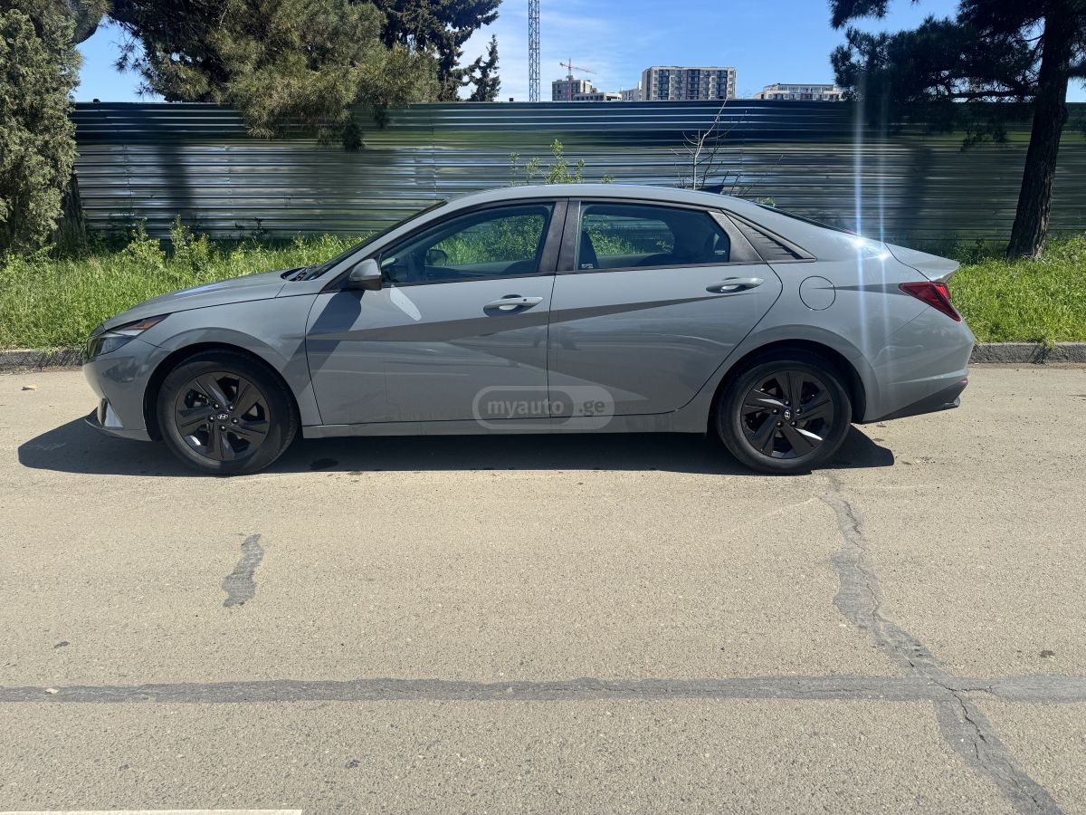 Hyundai Elantra - фото 3