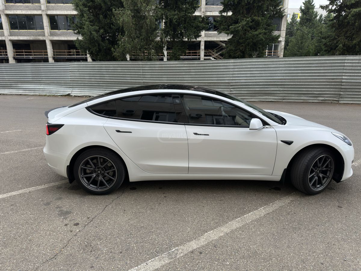 Tesla Model 3 - фото 11