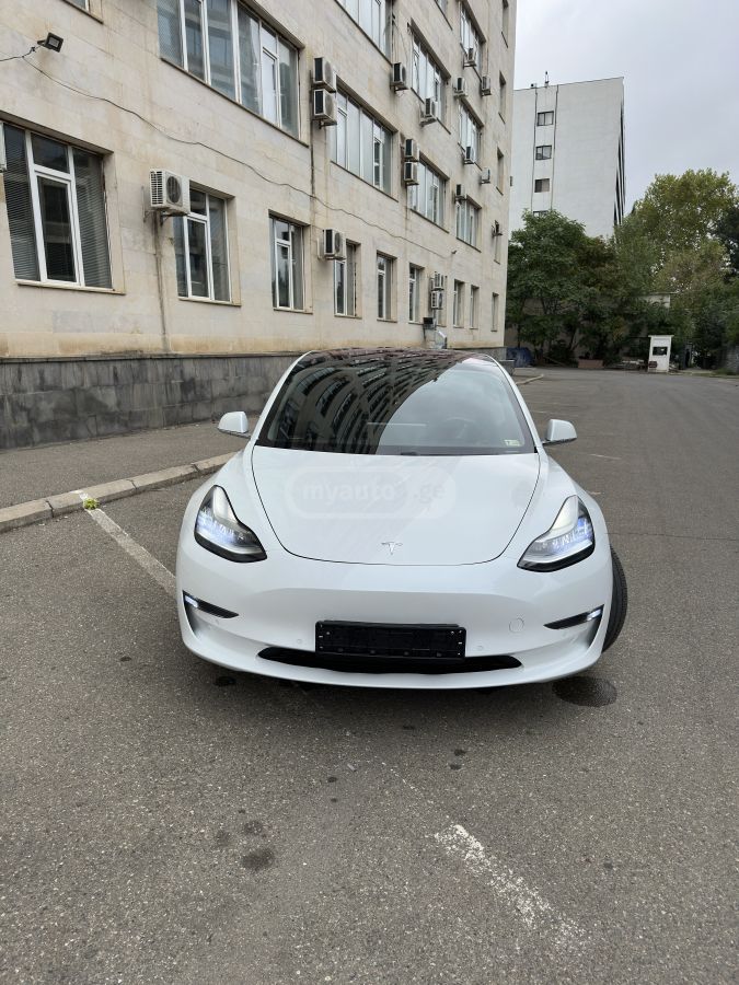 Tesla Model 3 - фото 12