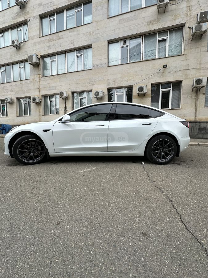 Tesla Model 3 - фото 4