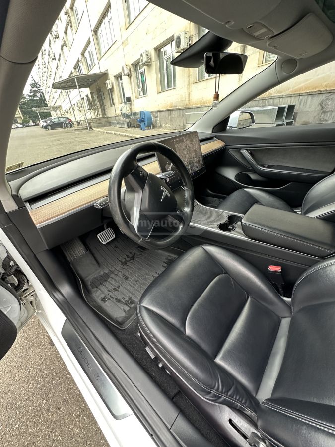 Tesla Model 3 - фото 6