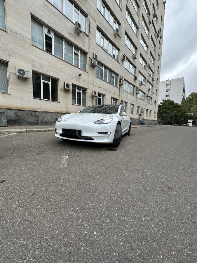 Tesla Model 3 - фото 7