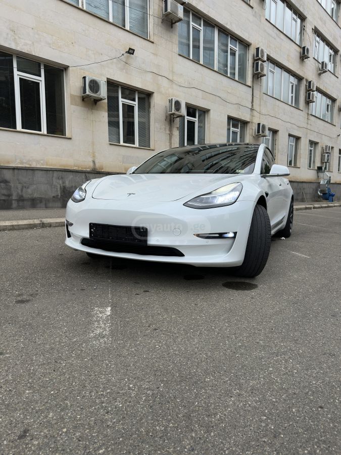 Tesla Model 3 - фото 8