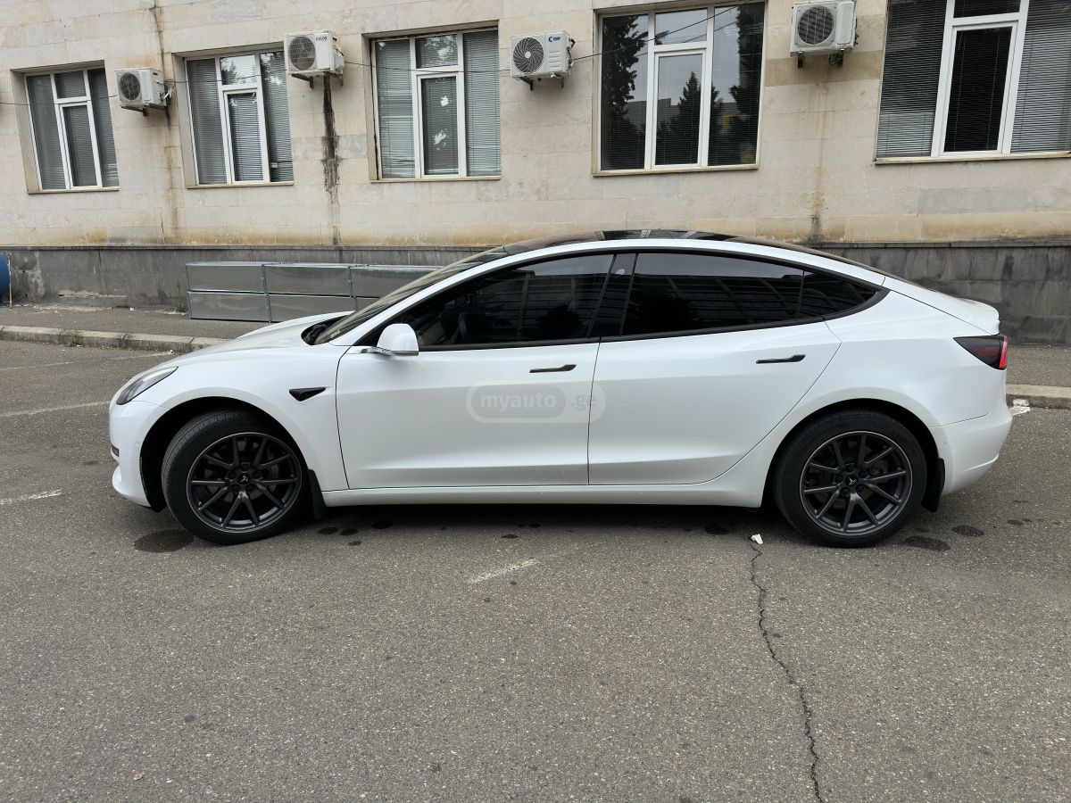 Tesla Model 3 - фото 9
