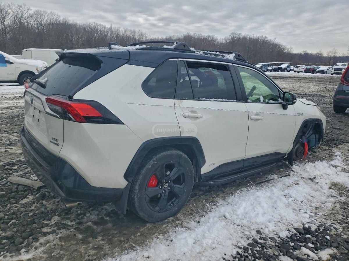 Toyota RAV 4 - фото 3