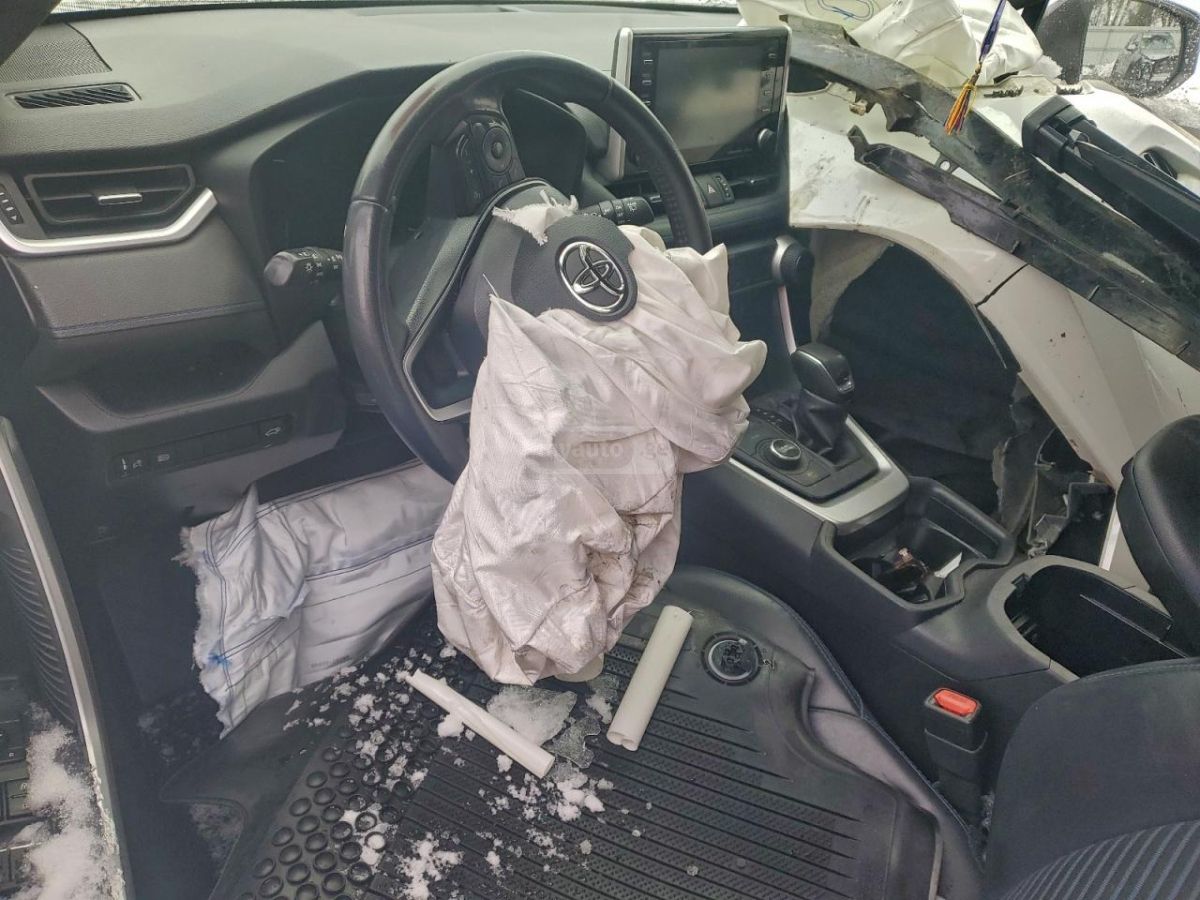 Toyota RAV 4 - фото 8