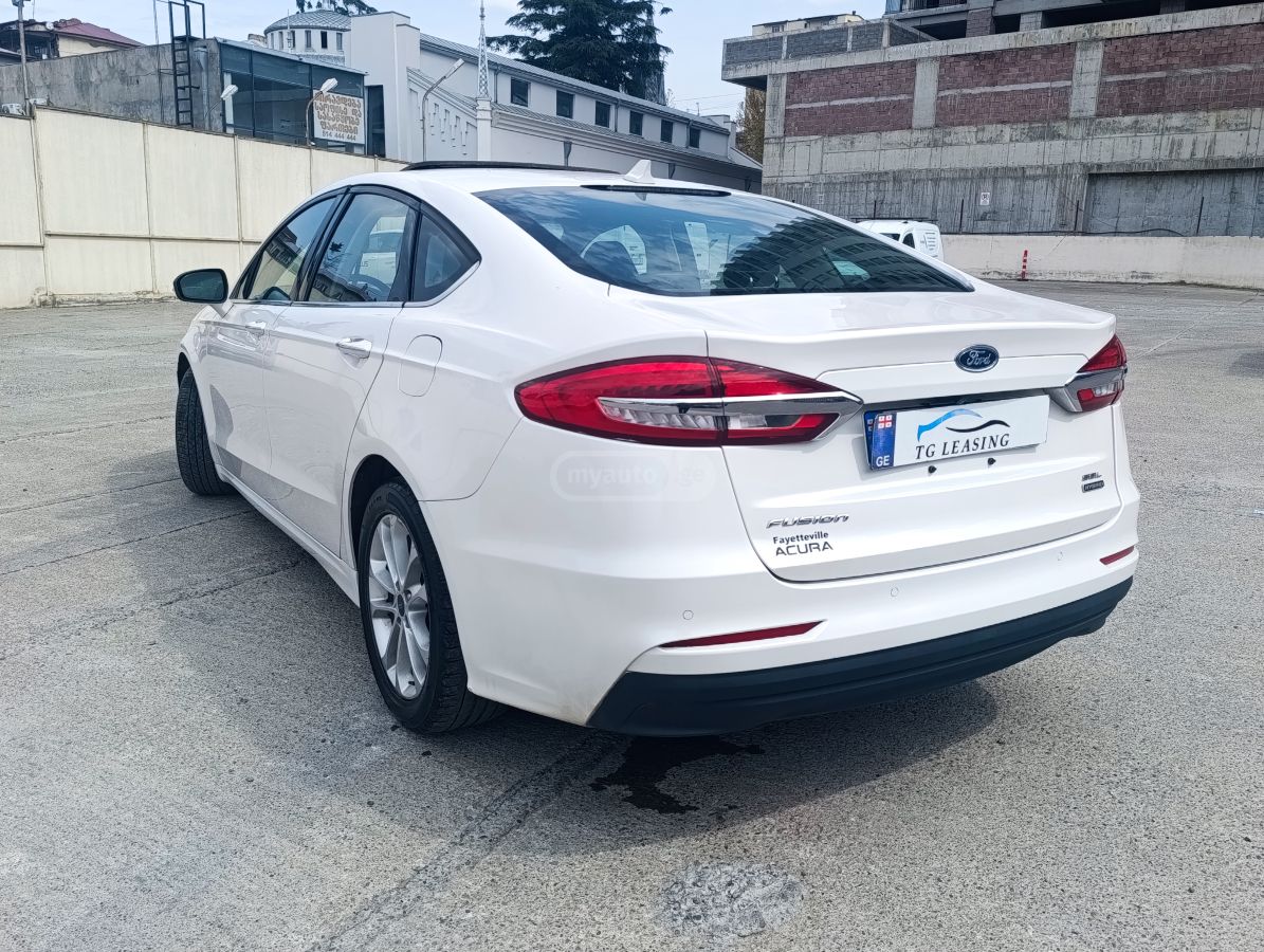 Ford Fusion - фото 2