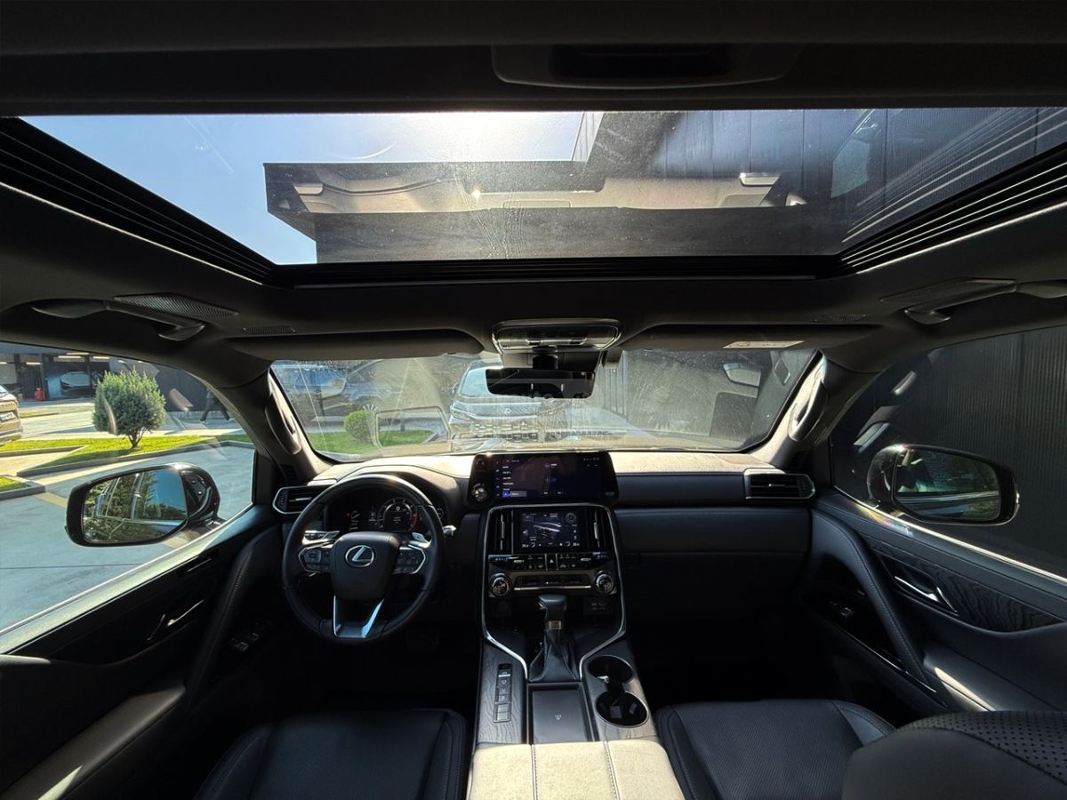 Lexus LX 600 