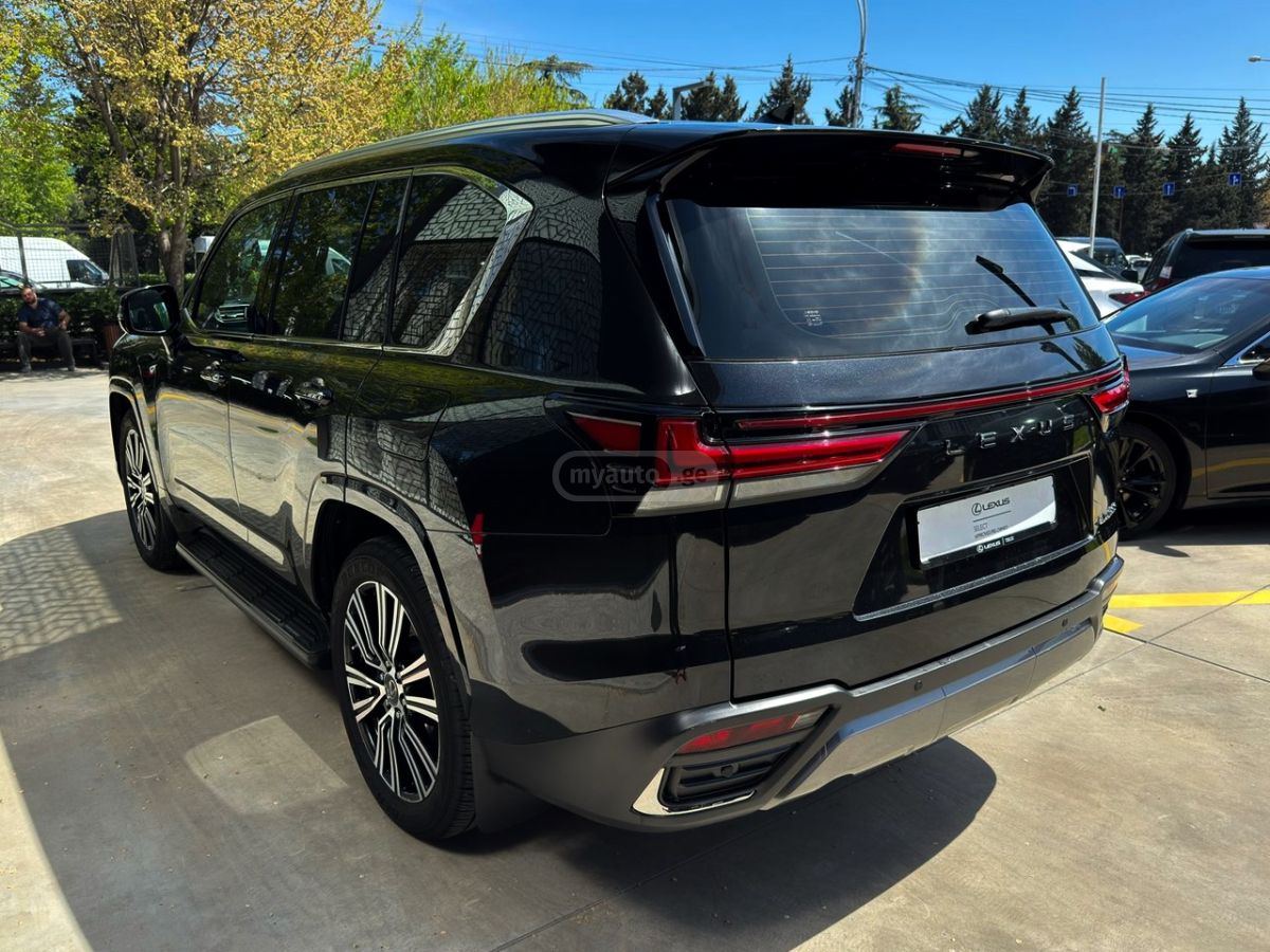 Lexus LX 600 