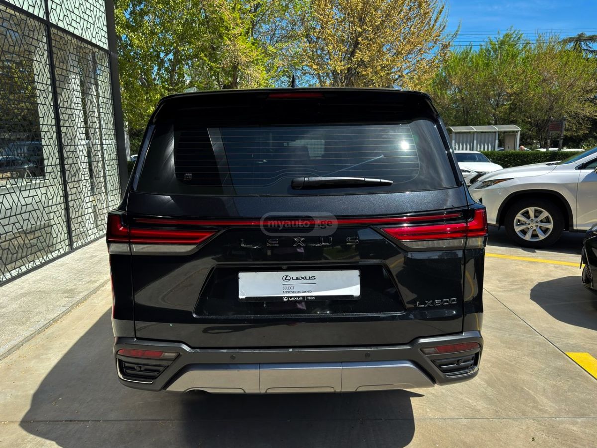 Lexus LX 600 