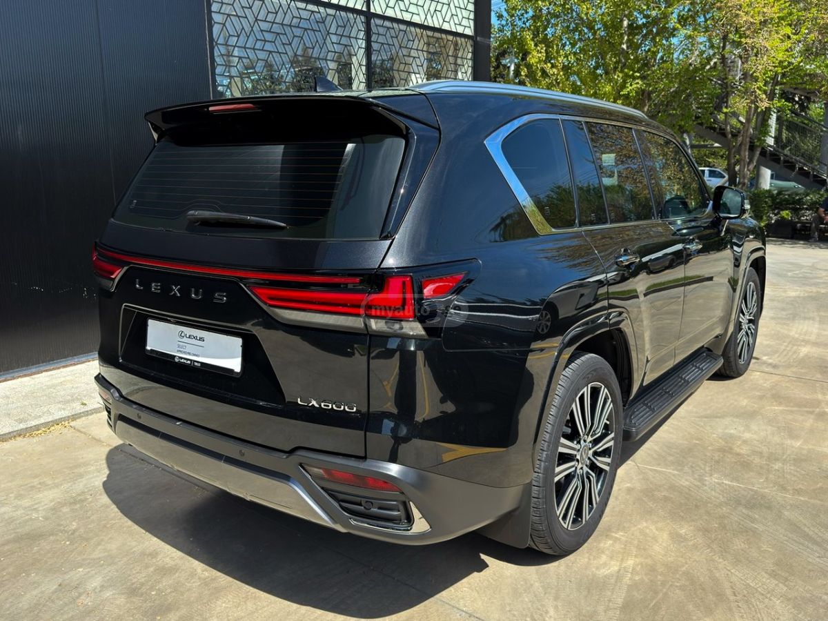 Lexus LX 600 