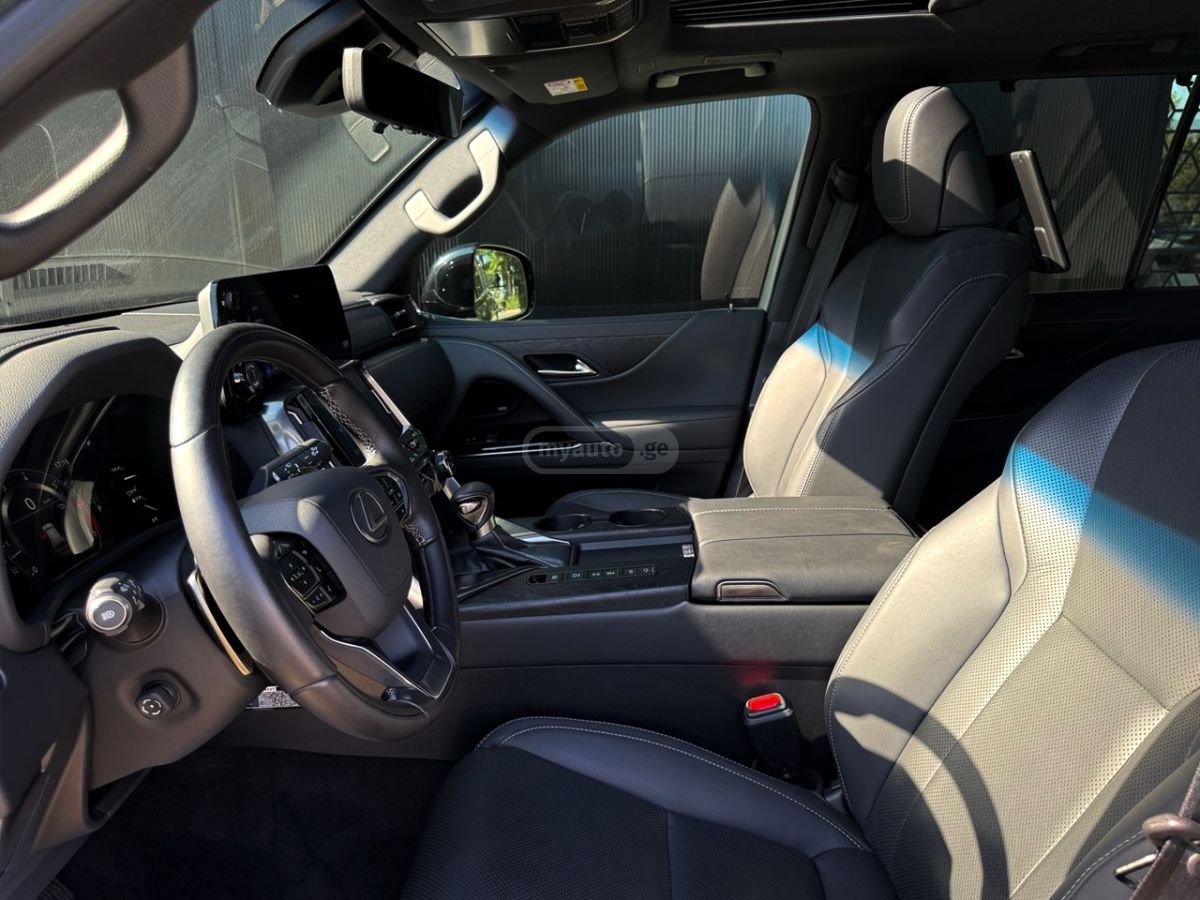 Lexus LX 600 
