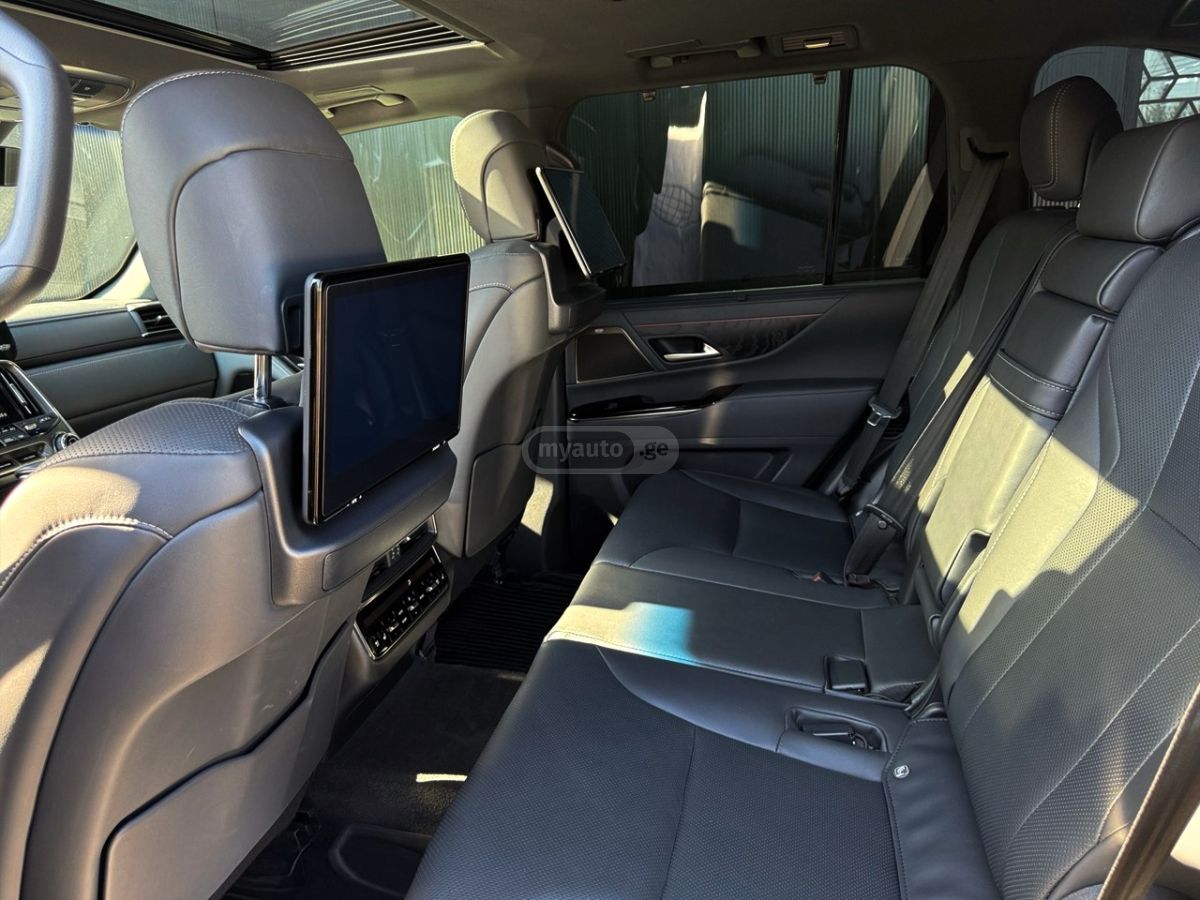 Lexus LX 600 