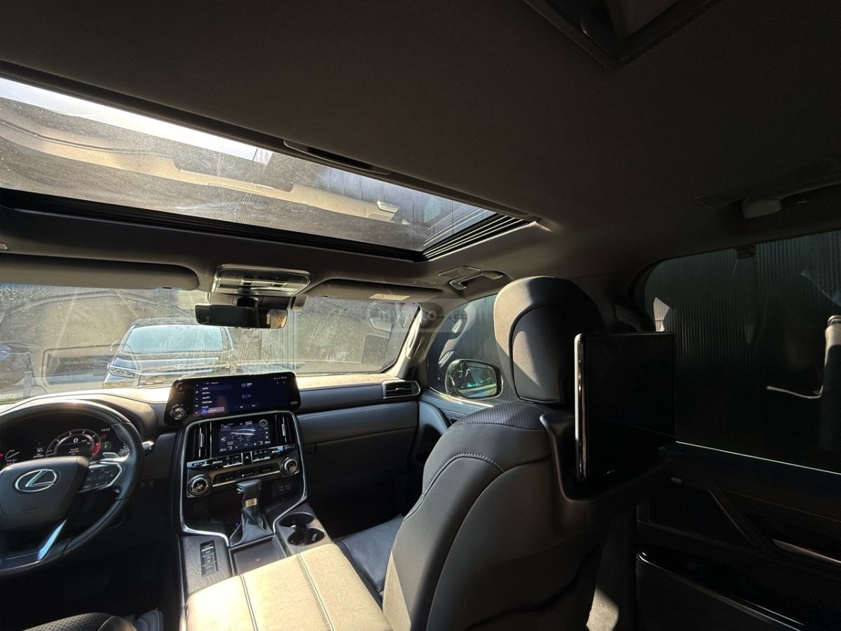 Lexus LX 600 