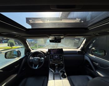 Lexus LX 600 