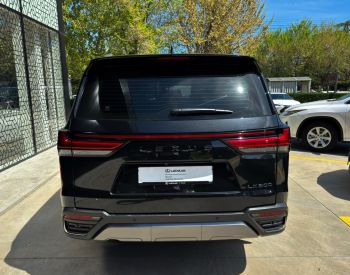Lexus LX 600 