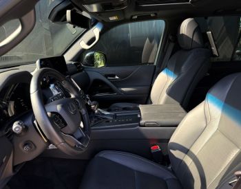 Lexus LX 600 