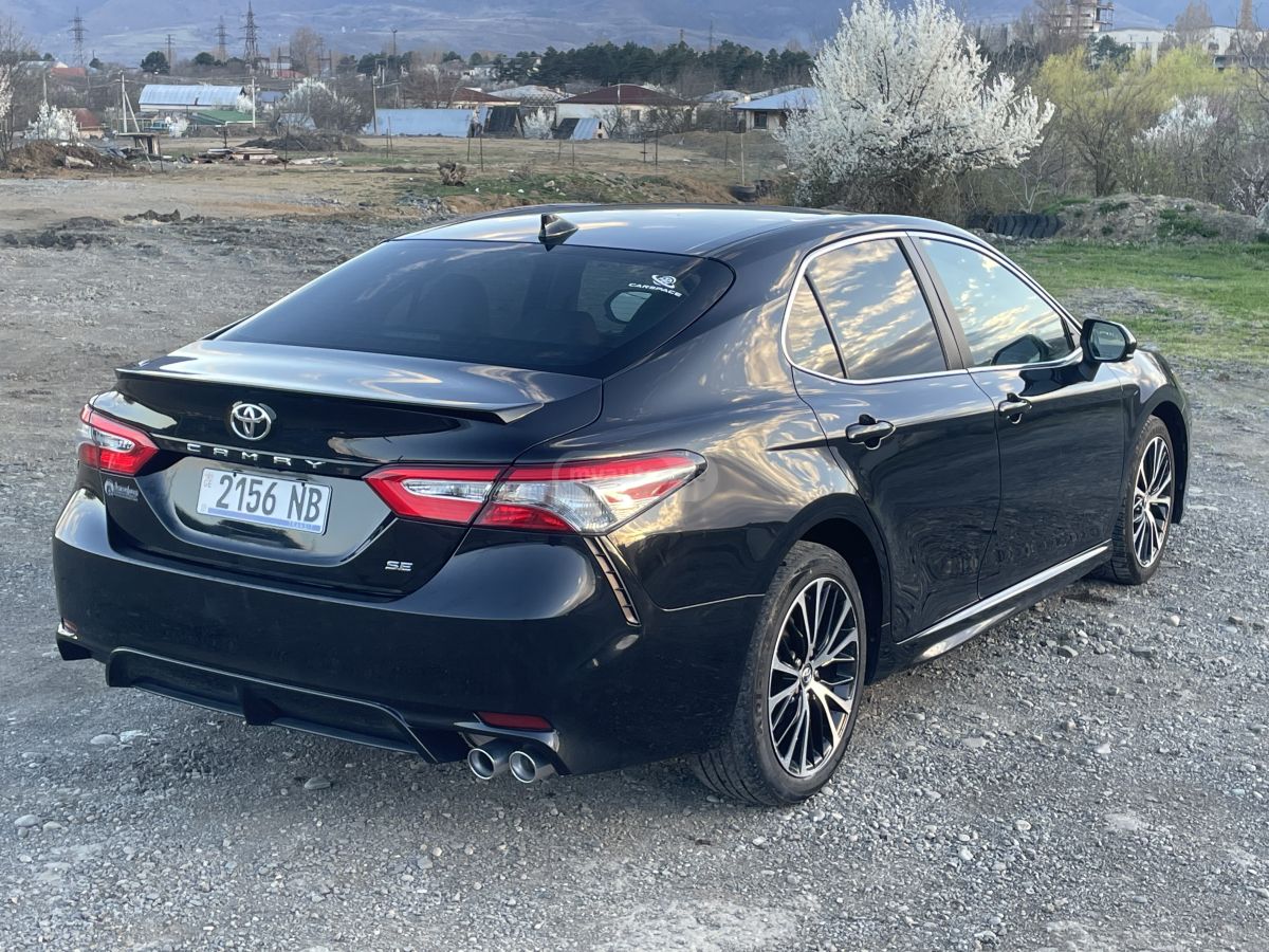 Toyota Camry - фото 2
